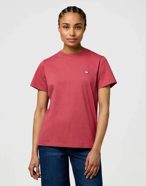 DAMSKA KOSZULKA WRANGLER SIGN OFF TEE EARTH RED 112370739. Czerwone bluzki Wrangler, xs, bez wzorów, bez kołnierzyka, bez ramiączek. Za 89,99 zł.