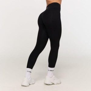 Legginsy damskie fitness z wysokim stanem czarne Fierce. Czarne legginsy GYMBEAM, bez wzorów, z elastanu, z podwyższonym stanem. Za 113,90 zł.