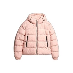 Damska kurtka z kapturem Superdry. Czerwone kurtki Superdry, bez wzorów, z puchu, z kapturem. W wyprzedaży za 482,50 zł.