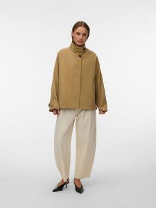 Vero Moda Kurtka przejściowa w kolorze beżowym rozmiar: S. Brązowe kurtki Vero Moda, s, bez wzorów, bez kaptura. Za 165,99 zł.