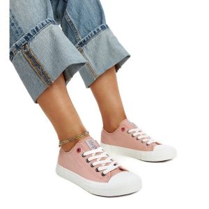 Różowe damskie trampki Cross Jeans. Czerwone trampki bez wzorów, z gumy, bez zapięcia. Za 124,54 zł.