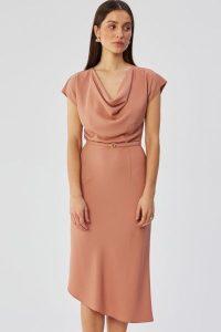 Elegancka asymetryczna sukienka z dekoltem woda różana. Czerwone sukienki Stylove, m, bez wzorów, eleganckie, z asymetrycznym kołnierzem, bez ramiączek, asymetryczne. Za 339,00 zł.