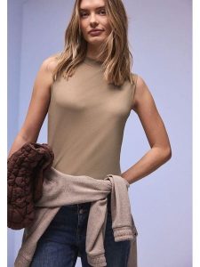 Street One Top w kolorze szarobrązowym rozmiar: 44. Brązowe topy Street One, bez wzorów, street, bez kołnierzyka, bez ramiączek. Za 79,77 zł.