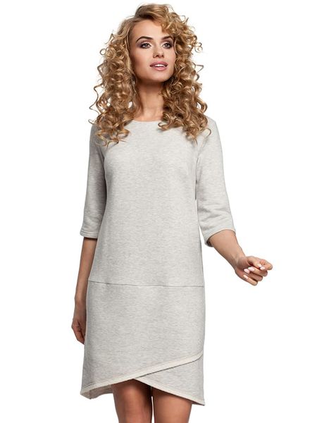 Made of emotion Sukienka w kolorze jasnoszarym rozmiar: S/M. Szare sukienki Made Of Emotion, na co dzień, m, bez wzorów, z asymetrycznym kołnierzem, bez ramiączek, midi, asymetryczne. Za 52,30 zł.