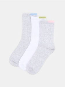 Bawełniane skarpetki 3 pack - wielobarwny. Skarpetki Sinsay, bez wzorów, z bawełny. Za 15,99 zł.