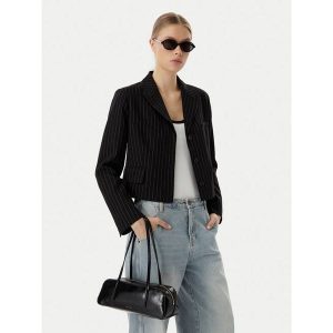 Torebka Calvin Klein. Czarne torebki klasyczne Calvin Klein, bez wzorów, bez dodatków. Za 489,99 zł.