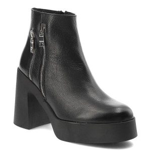 Czarne Botki Armodo Eleganckie Obuwie Na Obcasie. Czarne botki Armodo, bez wzorów, ze skóry, bez obcasa, na obcasie, bez zapięcia. Za 389,00 zł.