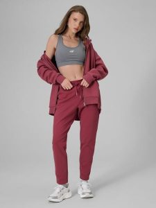 4F Spodnie dresowe damskie - burgundowe XXL. Czerwone spodnie dresowe 4f, xxl, bez wzorów, z bawełny. Za 139,99 zł.