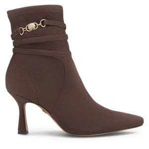Botki Nine West. Brązowe botki Nine West, bez wzorów, bez obcasa, na słupku, bez zapięcia. Za 279,99 zł.