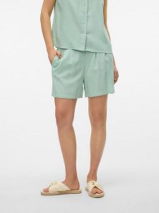Vero Moda Szorty w kolorze miętowym rozmiar: XS. Zielone szorty Vero Moda, bez wzorów, z podwyższonym stanem. Za 72,45 zł.