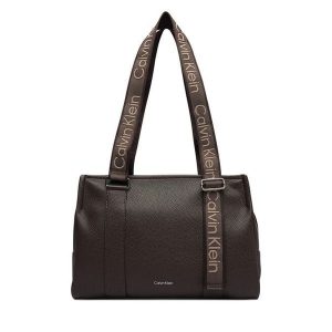 Torebka Calvin Klein. Brązowe torebki klasyczne Calvin Klein, bez wzorów, bez dodatków. Za 649,99 zł.
