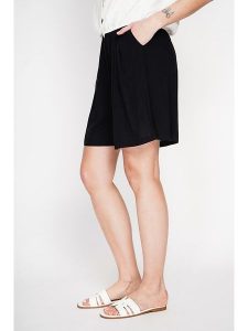 ASSUILI Bermudy w kolorze czarnym rozmiar: 38. Czarne szorty Assuili, bez wzorów. Za 100,99 zł.