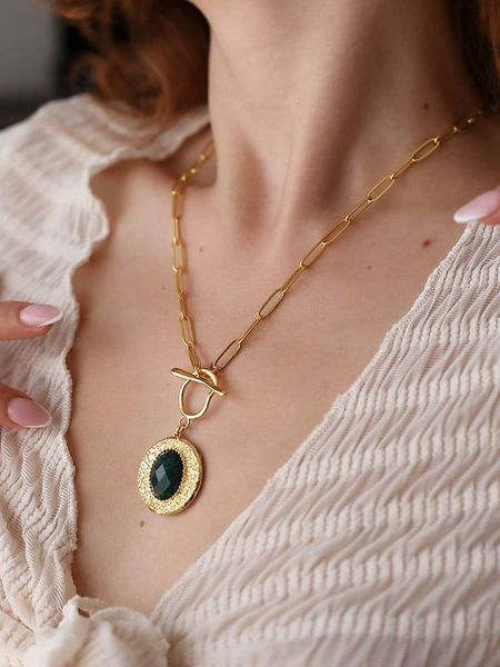 L'Atelier de Gaia Pozłacany naszyjnik z zawieszką - dł. 47 cm rozmiar: onesize. Zielone naszyjniki L'Atelier de Gaia, z agatem, pozłacane. Za 91,56 zł.