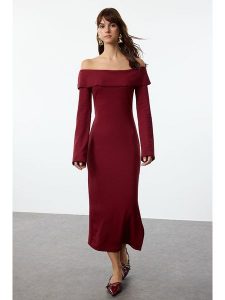 Trendyol Sukienka w kolorze bordowym rozmiar: M. Czerwone sukienki Trendyol, m, bez wzorów, bez kołnierzyka, bez ramiączek, maxi. Za 78,99 zł.