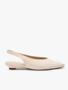Kremowe czółenka slingback w szpic. Brązowe czółenka Brawo sp. z o.o., bez wzorów, ze skóry, bez obcasa, na płaskiej podeszwie, bez zapięcia. Za 399,99 zł.