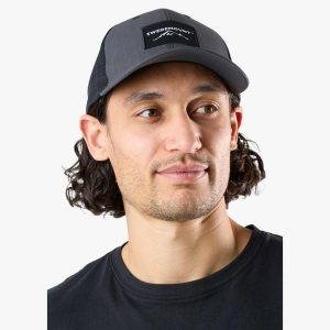 Czapka z daszkiem hiking unisex Swedemount Lofoten Trucker Cap II. Czarne czapki SWEDEMOUNT, bez wzorów, sportowe. Za 79,99 zł.