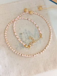 Atelier MIU Pozłacany naszyjnik z elementami ozdobnymi - dł. 42 cm rozmiar: onesize. Różowe naszyjniki Atelier MIU, pozłacane. Za 70,24 zł.