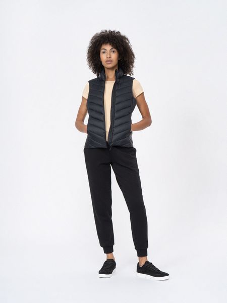 4F Bezrękawnik puchowy z wypełnieniem syntetycznym damski XS. Czarne kamizelki 4f, xs, bez wzorów, z puchu, bez kołnierzyka, bez ramiączek, bez kaptura. W wyprzedaży za 129,99 zł.