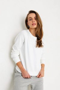 BLUZA LENA ECRU M - Flawless. Bluzy Flawless, m, bez wzorów, z bawełny, bez kaptura. Za 296,00 zł.