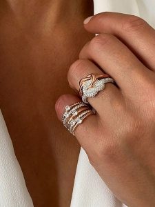 DI GIORGIO Pozłacany pierścionek z cyrkoniami rozmiar: 56. Czerwone pierścionki DI GIORGIO, z cyrkonią, pozłacane. Za 230,99 zł.