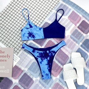 Strój kąpielowy dwuczęściowy z wysokiej jakości materiałów na plażę i basen Everarda. Bikini Intica, bez wzorów, z materiału. Za 109,00 zł.