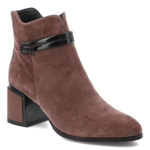 Czekoladowe Botki S.Barski Modne Buty Damskie Na Obcasie. Brązowe botki S.BARSKI, na zimę, bez wzorów, z lakierowanej skóry, bez obcasa, na obcasie, bez zapięcia. Za 314,99 zł.