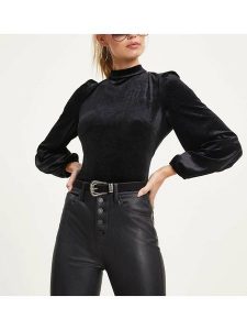 Milan Kiss Bluzka w kolorze czarnym rozmiar: XL. Czarne bluzki Milan Kiss, xl, bez wzorów, bez kołnierzyka, bez ramiączek. Za 104,99 zł.