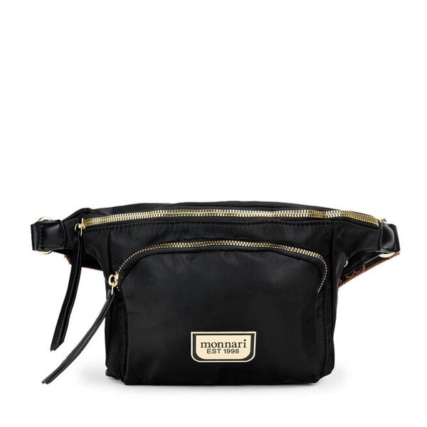 Torebka Monnari. Czarne listonoszki Monnari, bez wzorów, bez dodatków. Za 229,99 zł.