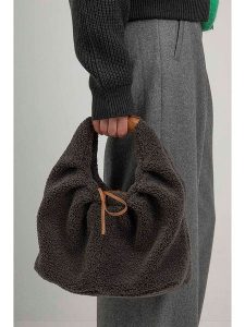 Josephine & Co Torebka w kolorze szarym rozmiar: onesize. Szare torebki klasyczne Josephine & Co, bez wzorów, z materiału, bez dodatków. Za 267,92 zł.