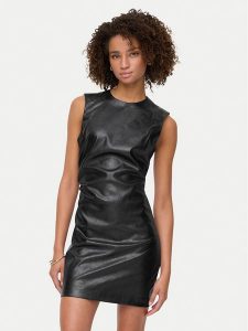 ONLY Sukienka z imitacji skóry Mone 15360231 Czarny Slim Fit. Czarne kombinezony ONLY, m, bez wzorów, ze skóry, bez kołnierzyka, bez ramiączek. Za 149,99 zł.