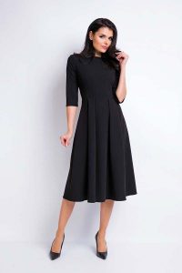 Czarna Sukienka Wizytowa Midi z Szerokim Dołem. Czarne sukienki Awama, l, bez wzorów, z elastanu, wizytowe, bez kołnierzyka, bez ramiączek, midi. Za 218,90 zł.