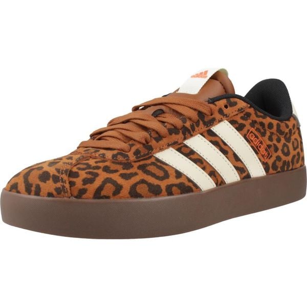 Buty ADIDAS VL COURT 3.0 Nadruk zwierzęcy. Buty trekkingowe ADIDAS, ze skóry, bez zapięcia. Za 348,50 zł.