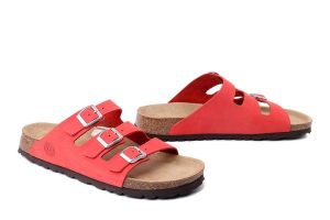 DR. BRINKMANN 701004-04 rot, klapki damskie. Czerwone klapki Dr. Brinkmann, bez wzorów, ze skóry, bez obcasa. Za 269,90 zł.