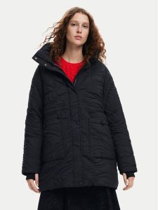 Desigual Kurtka zimowa Aarhus 24WWEWAC Czarny Regular Fit. Czarne kurtki Desigual, na zimę, xs, bez wzorów, z syntetyku, bez kaptura. Za 459,99 zł.