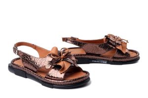 BOMBONELLA P158 202-1 brązowy, sandały damskie. Brązowe sandały Bombonella, bez wzorów, ze skóry, bez obcasa, na obcasie, bez zapięcia. Za 239,90 zł.