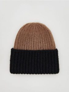 Czapka beanie z alpaką - brązowy. Brązowe czapki Reserved, bez wzorów. W wyprzedaży za 34,99 zł.