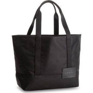 Torebka CALVIN KLEIN JEANS - Sport Essential Carr K40K400042 910. Czarne torebki klasyczne marki Calvin Klein Jeans, z jeansu. W wyprzedaży za 359,00 zł.