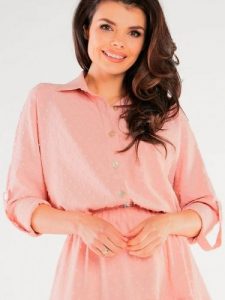 Koszula Damska Model A425 Powder Pink - awama. Różowe koszule Awama, l, bez wzorów, z elastanu, bez kołnierzyka, bez ramiączek. Za 274,07 zł.