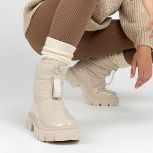 Śniegowce damskie Filippo, za kostkę i ocieplane futerkiem wewnątrz, beżowe, DBT4960-25-BE. Brązowe buty zimowe Filippo, za kostkę, bez obcasa, bez zapięcia. Za 179,00 zł.