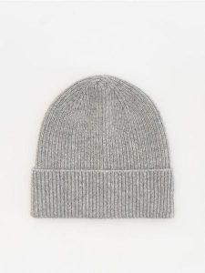 Czapka z wełny merino - szary. Szare czapki Reserved, bez wzorów, z wełny. Za 89,99 zł.