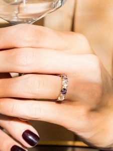DIAMOND & CO Złoty pierścionek "Carat Color" z diamentami, kwarcem i ametystem rozmiar: 54. Różowe pierścionki Diamond & Co, z ametystem, złote. Za 1 010,31 zł.