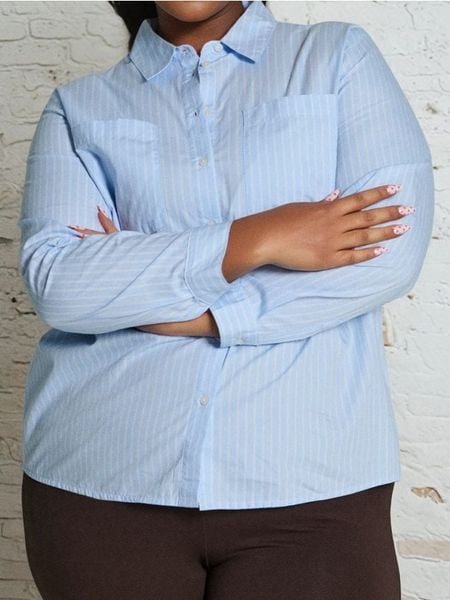 Koszula w paski - błękitny. Niebieskie koszule Sinsay, l, bez wzorów, bez kołnierzyka, plus size, bez ramiączek. Za 49,99 zł.