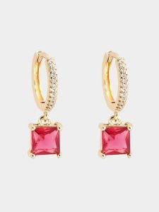 U.S. Polo Assn. Pozłacane kolczyki-kreole z kryształami rozmiar: onesize. Czerwone kolczyki U.S. Polo Assn., z kryształem, metalowe. Za 73,99 zł.