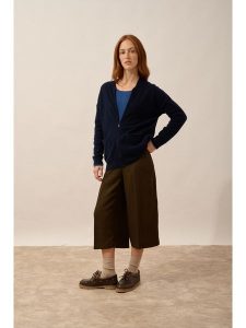 Just Cashmere Kaszmirowy kardigan "Ervie" w kolorze granatowym rozmiar: M. Niebieskie kardigany Just Cashmere, z kaszmiru. Za 413,99 zł.