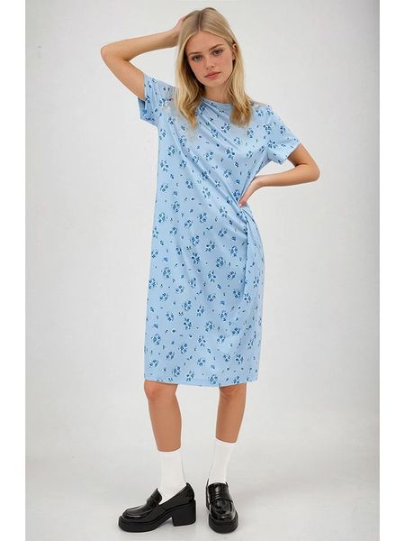 Monki Sukienka w kolorze błękitnym rozmiar: M. Niebieskie sukienki Monki, na co dzień, m, bez wzorów, bez kołnierzyka, bez ramiączek, midi, proste. Za 73,95 zł.