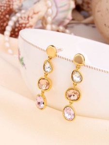 L'Atelier de Gaia Pozłacane kolczyki-wkrętki z cyrkoniami rozmiar: onesize. Brązowe kolczyki L'Atelier de Gaia, z cyrkonią, pozłacane. Za 69,99 zł.