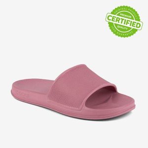 Damskie klapki Coqui Tora, lekkie, antypoślizgowe. Czerwone klapki Coqui, bez wzorów, z materiału, bez obcasa. Za 116,99 zł.