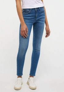 MUSTANG SHELBY SKINNY DAMSKIE SPODNIE JEANSOWE JEANSY DŻINSY DENIM BLUE 1013581 5000 502. Niebieskie jeansy Mustang, bez wzorów, z denimu. Za 239,99 zł.