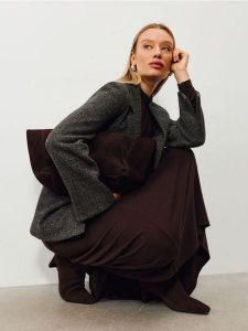 Żakiet loose fit z kieszeniami - wielobarwny. Marynarki i żakiety Sinsay, l, bez wzorów. Za 79,99 zł.