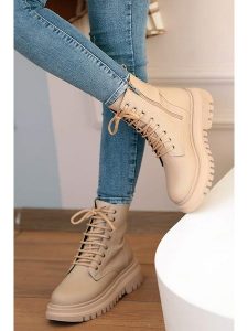 Gerois Trzewiki w kolorze piaskowym rozmiar: 37. Brązowe botki Gerois, bez wzorów, z materiału, bez obcasa, na platformie, bez zapięcia. Za 205,36 zł.